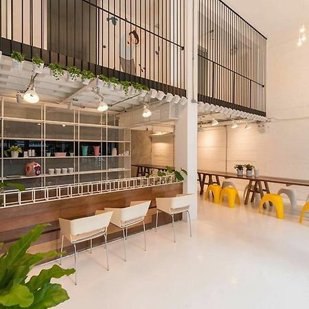 Pastelhouse Hostel (Adults Only) Бангкок Екстер'єр фото