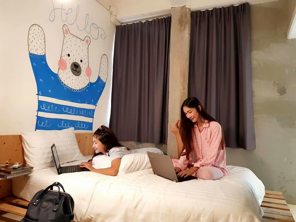 Pastelhouse Hostel (Adults Only) Бангкок Екстер'єр фото